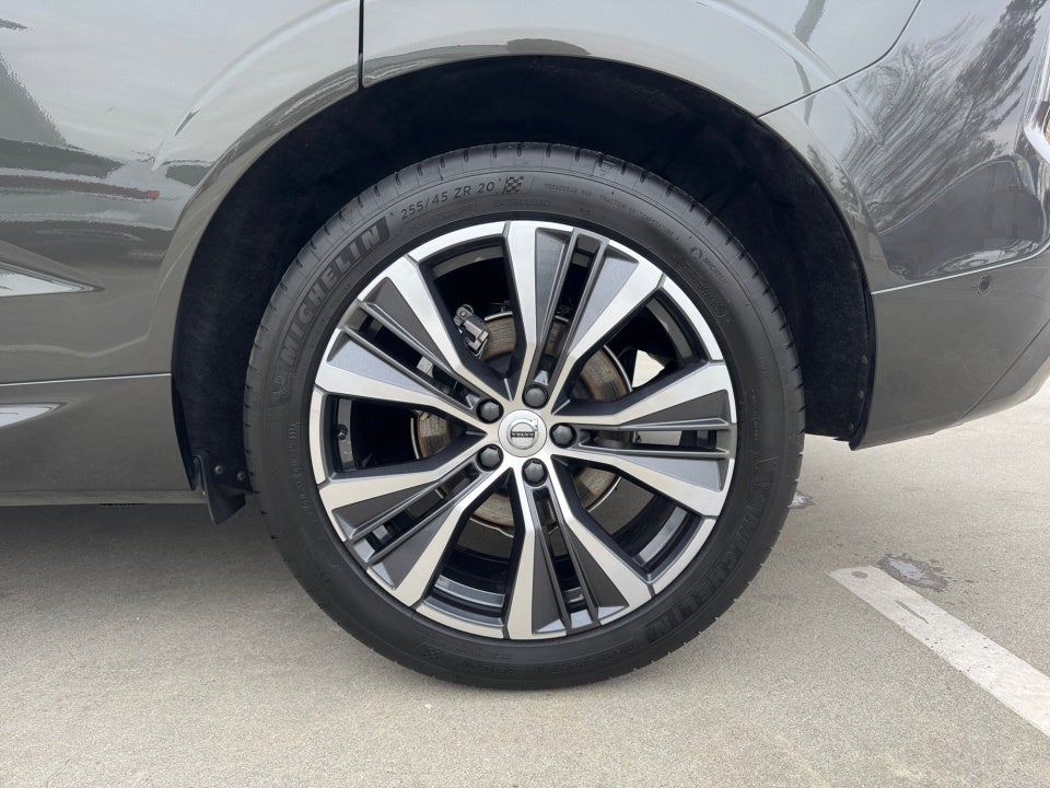 2022 Volvo XC60 B5 Momentum