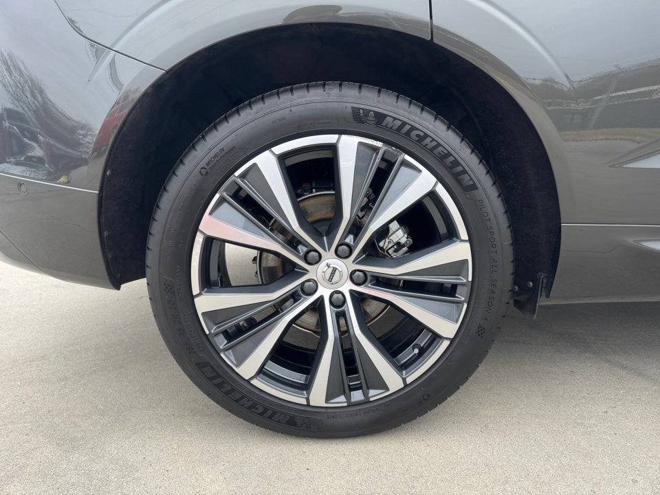 2022 Volvo XC60 B5 Momentum