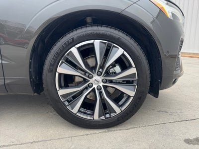 2022 Volvo XC60 B5 Momentum