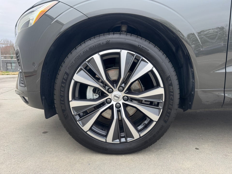 2022 Volvo XC60 B5 Momentum