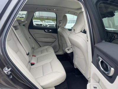 2022 Volvo XC60 B5 Momentum