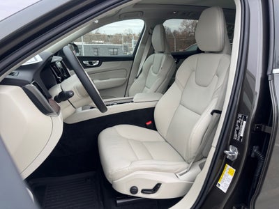 2022 Volvo XC60 B5 Momentum
