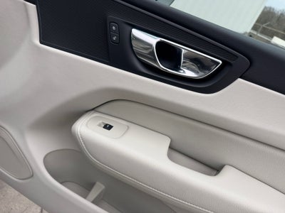 2022 Volvo XC60 B5 Momentum