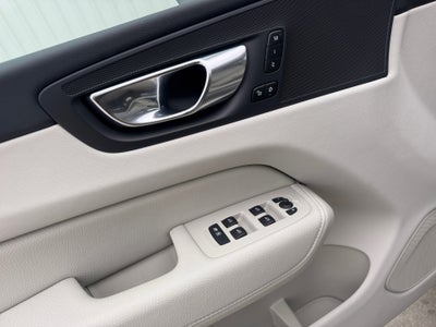 2022 Volvo XC60 B5 Momentum