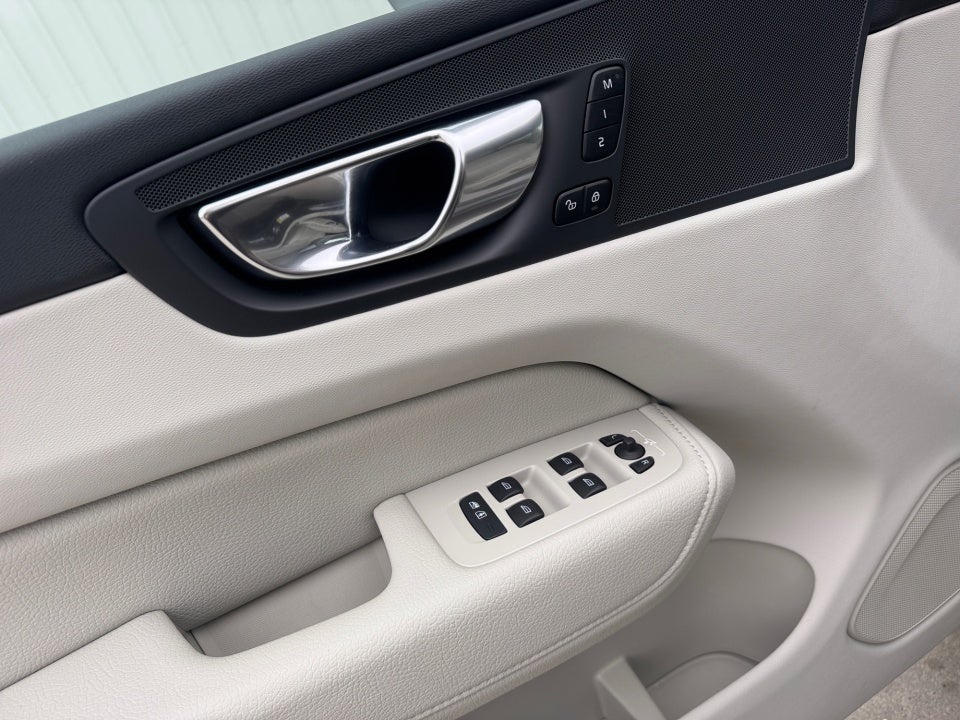 2022 Volvo XC60 B5 Momentum