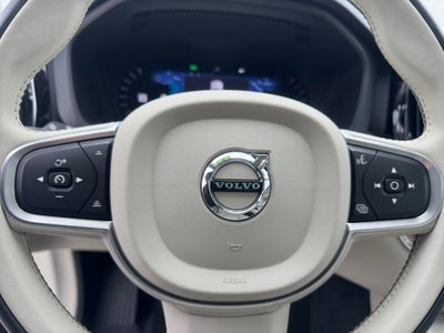 2022 Volvo XC60 B5 Momentum
