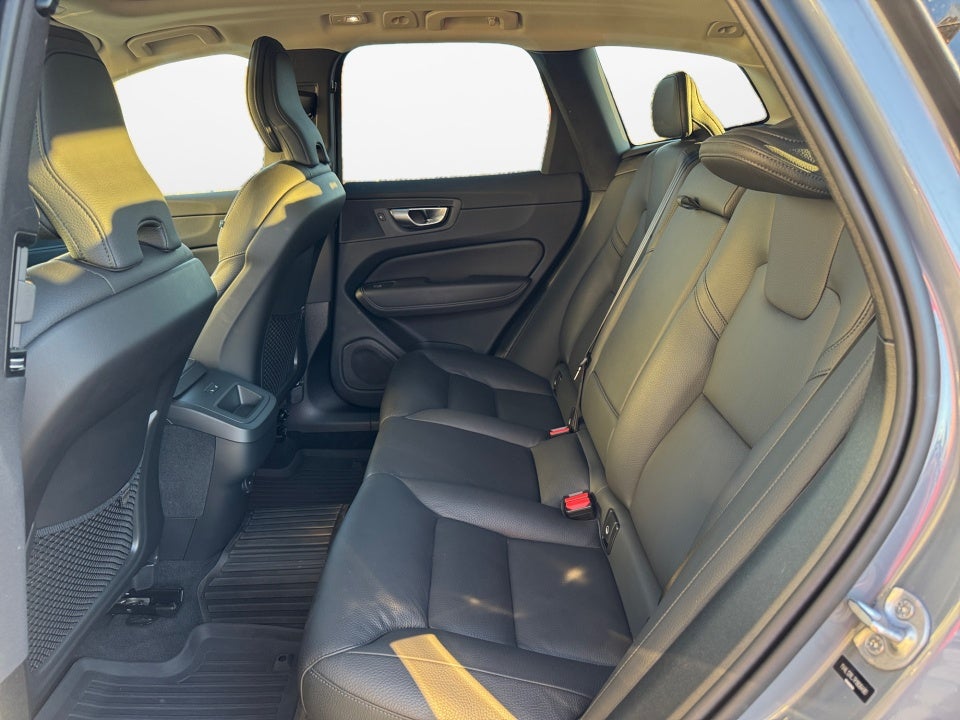 2024 Volvo XC60 B5 Plus Dark Theme