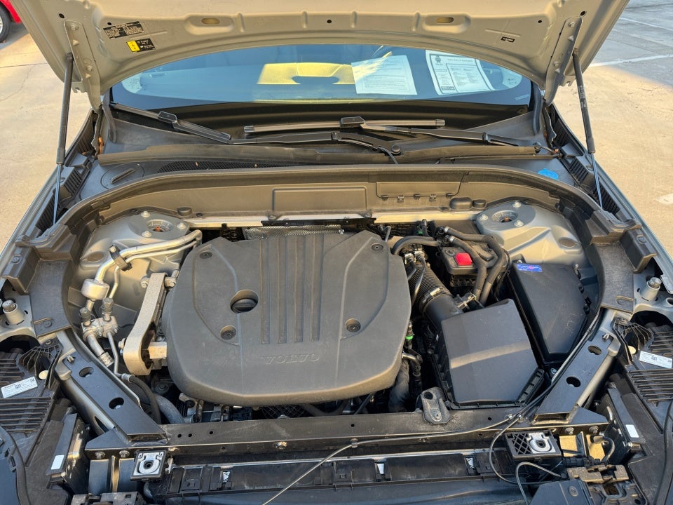 2024 Volvo XC60 B5 Plus Dark Theme