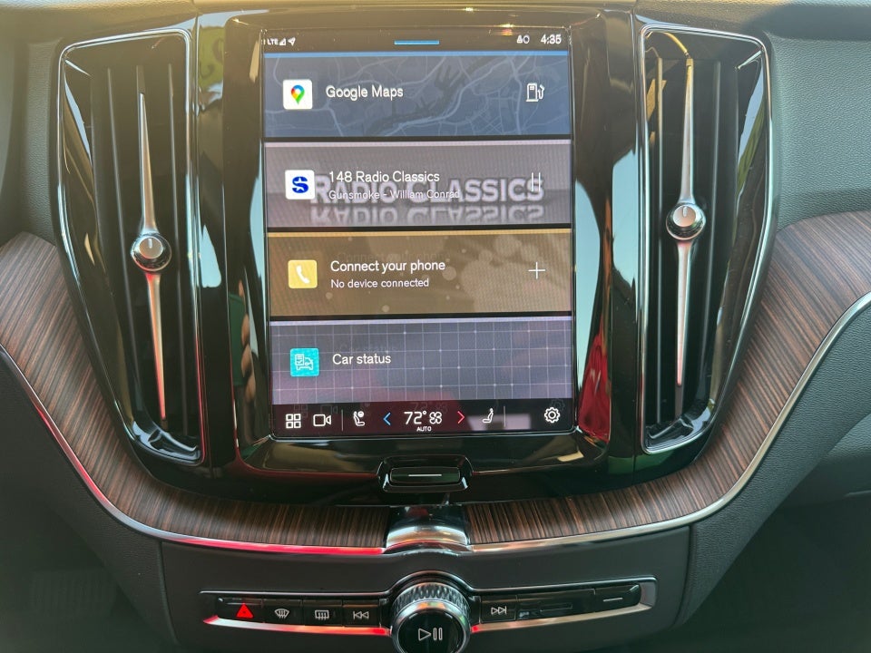 2024 Volvo XC60 B5 Plus Dark Theme