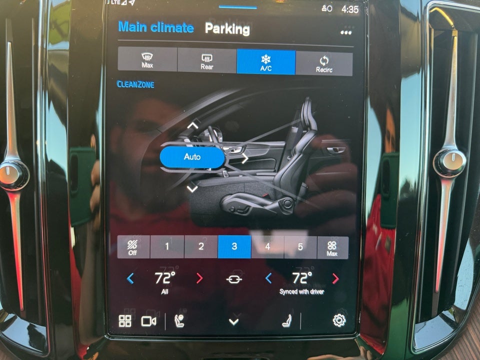 2024 Volvo XC60 B5 Plus Dark Theme