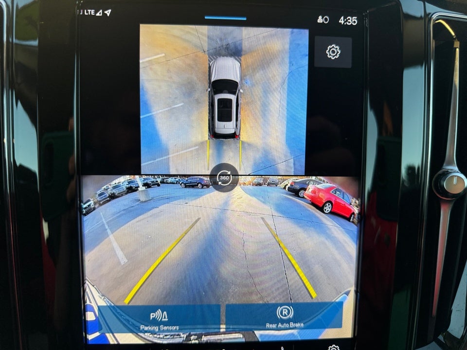 2024 Volvo XC60 B5 Plus Dark Theme