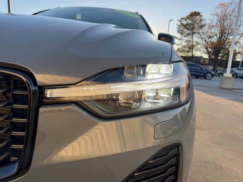 2024 Volvo XC60 B5 Plus Dark Theme