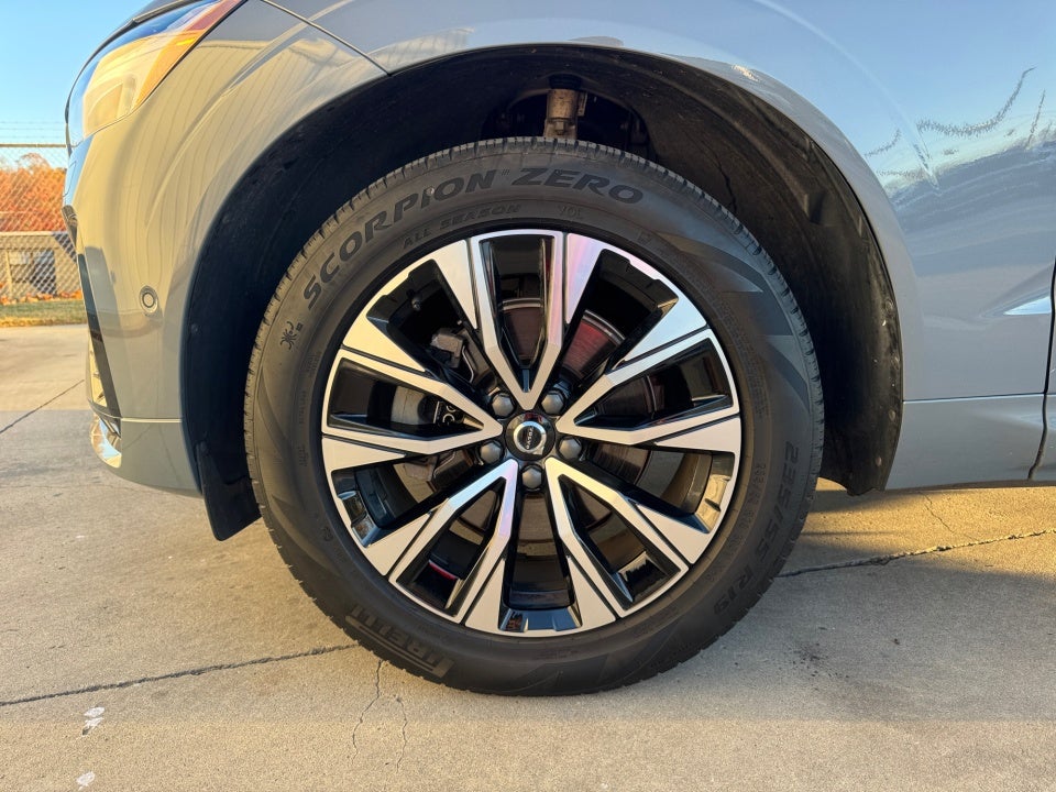 2024 Volvo XC60 B5 Plus Dark Theme