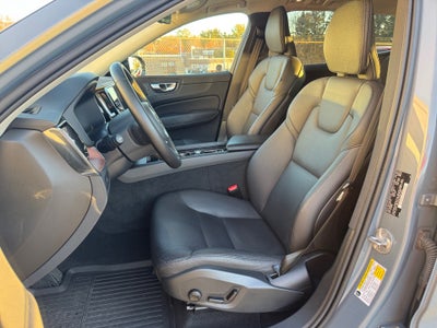 2024 Volvo XC60 B5 Plus Dark Theme