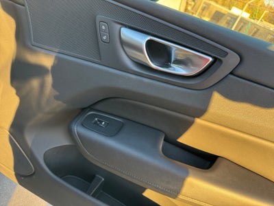 2024 Volvo XC60 B5 Plus Dark Theme