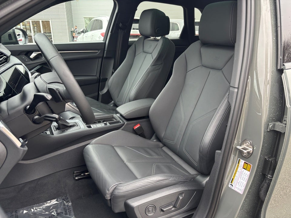 2025 Audi Q3 Premium 45 TFSI S line quattro Tiptronic