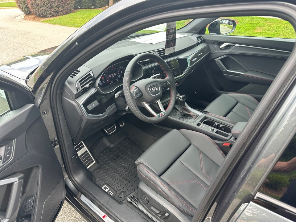 2025 Audi Q3 Premium 45 TFSI S line quattro Tiptronic