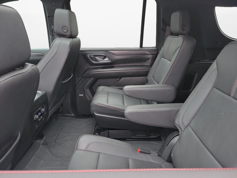 2024 Chevrolet Suburban 4WD RST