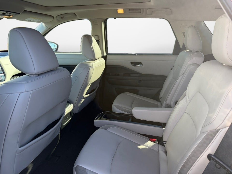 2022 Nissan Pathfinder SL 2WD