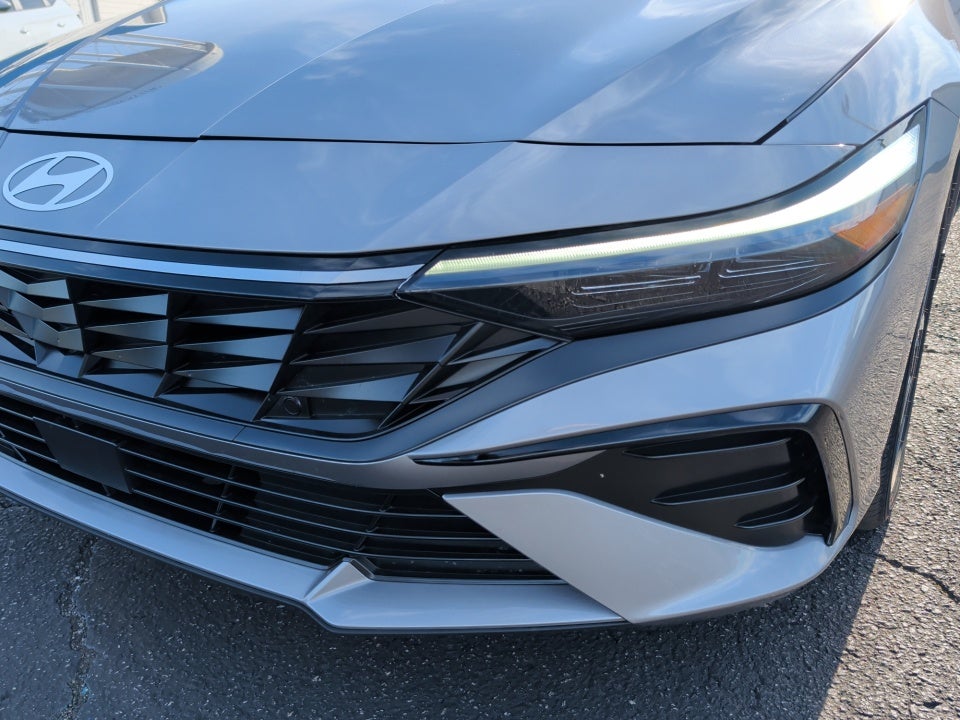 2025 Hyundai Elantra Hybrid Limited