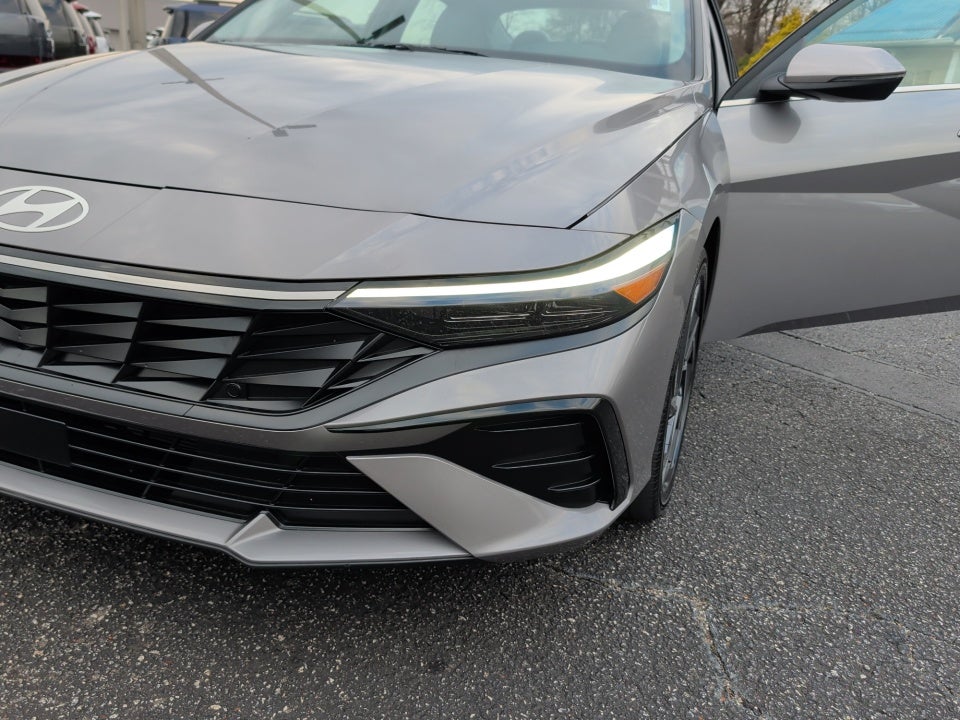 2025 Hyundai Elantra Hybrid Limited