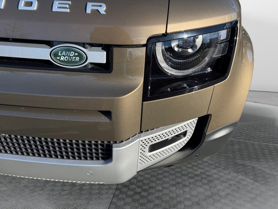 2025 Land Rover Defender 110 P400 S