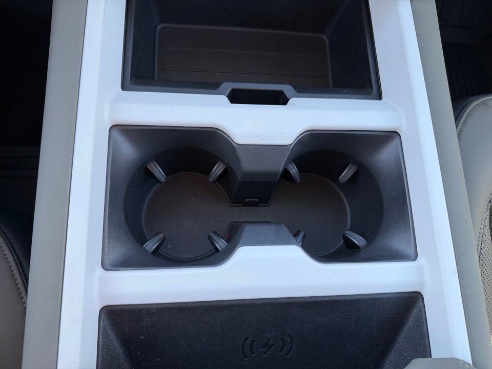 2025 Land Rover Defender 110 P400 S