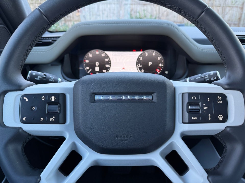 2025 Land Rover Defender 110 P400 S