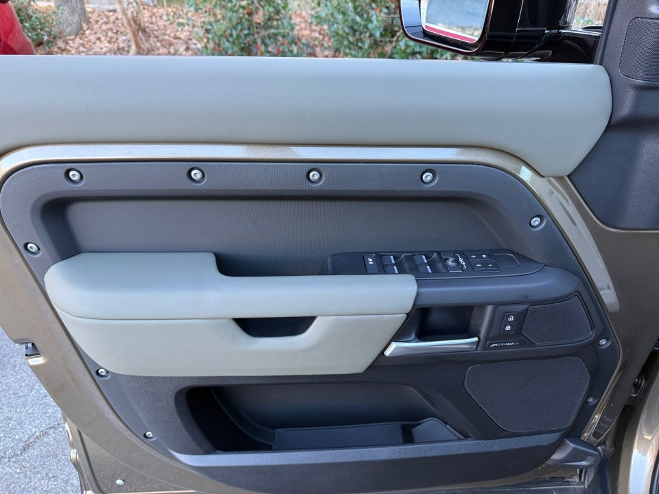 2025 Land Rover Defender 110 P400 S