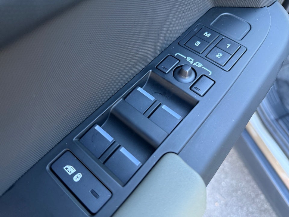 2025 Land Rover Defender 110 P400 S