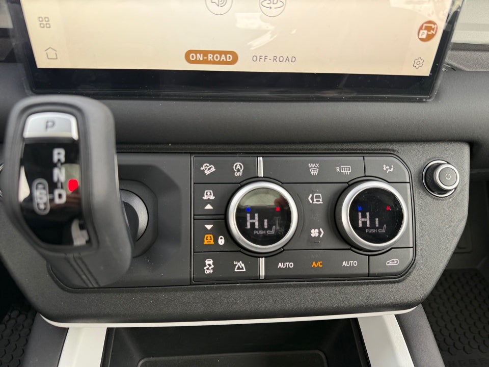 2025 Land Rover Defender 110 P300