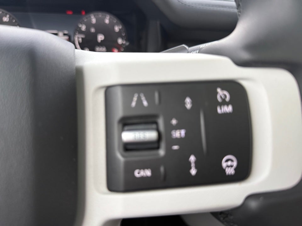 2025 Land Rover Defender 110 P300