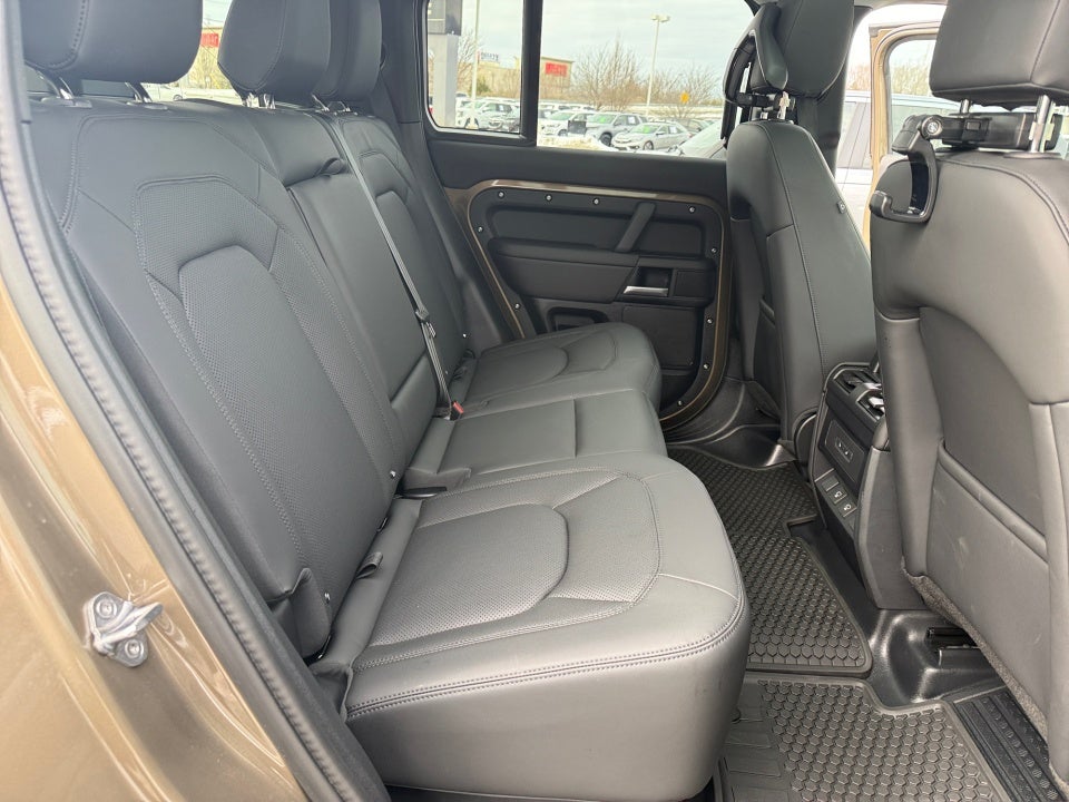 2025 Land Rover Defender 110 P300