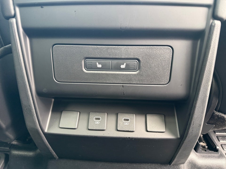 2025 Land Rover Defender 110 P300