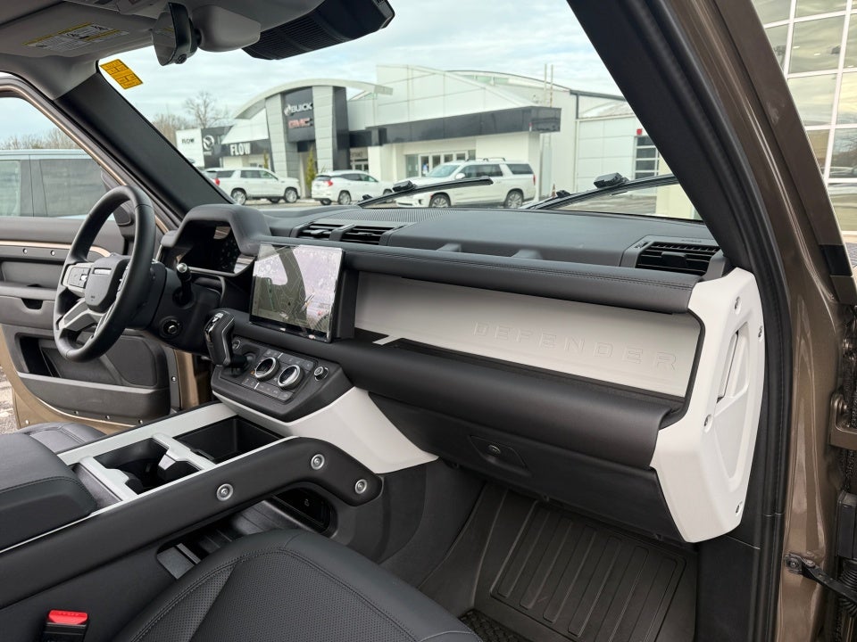 2025 Land Rover Defender 110 P300