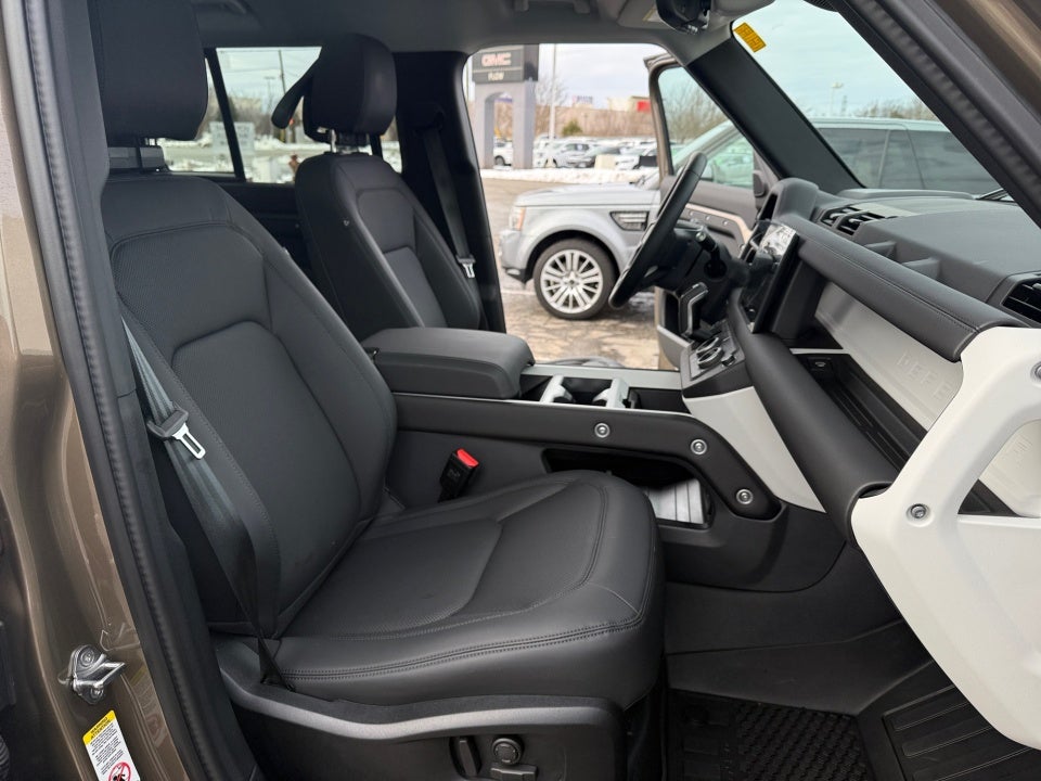 2025 Land Rover Defender 110 P300