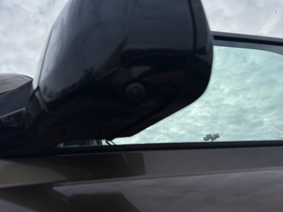 2025 Land Rover Defender 110 P300