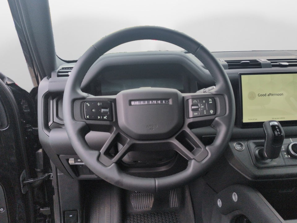 2025 Land Rover Defender 130 P400 Outbound