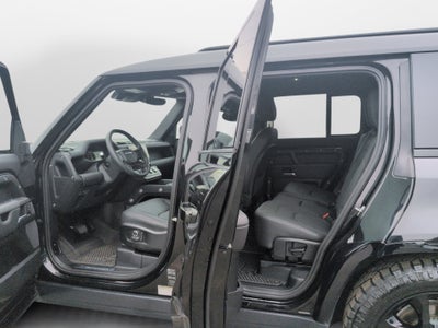 2025 Land Rover Defender 130 P400 Outbound