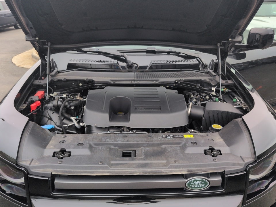 2025 Land Rover Defender 130 P400 Outbound