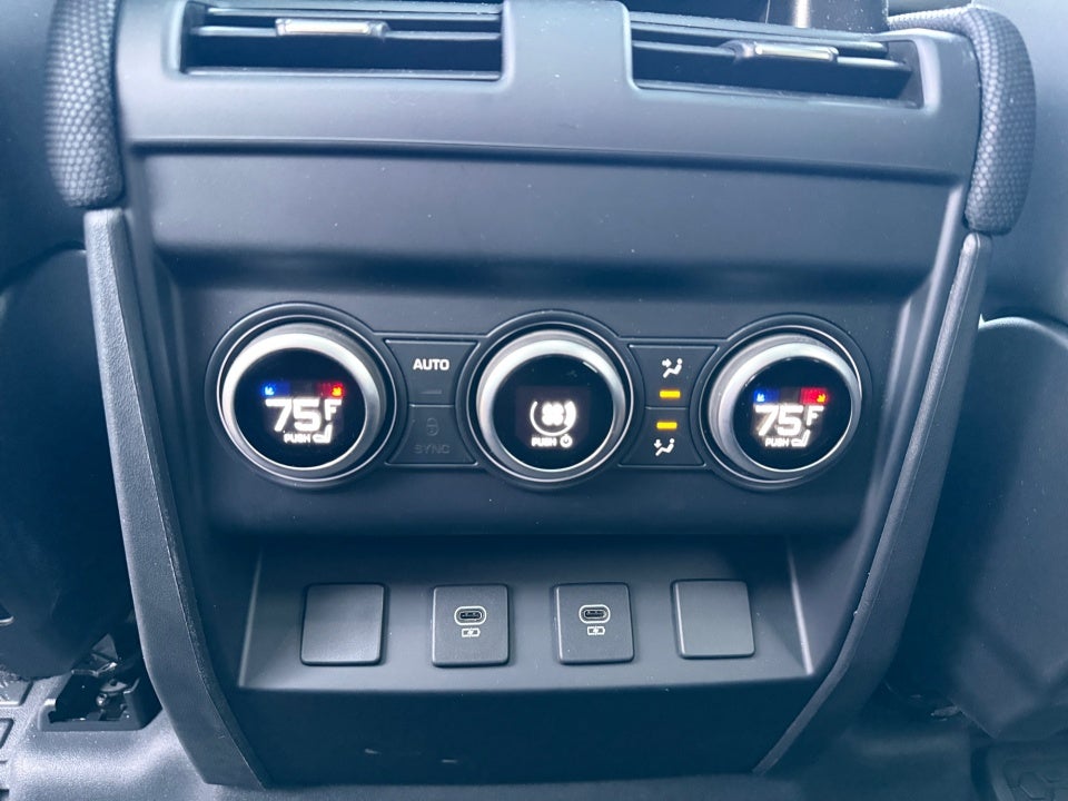 2025 Land Rover Defender 130 P400 Outbound