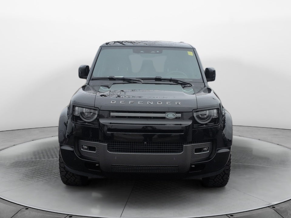 2025 Land Rover Defender 130 P400 Outbound