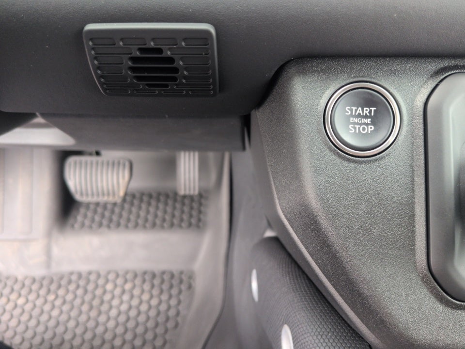 2025 Land Rover Defender 130 P400 Outbound