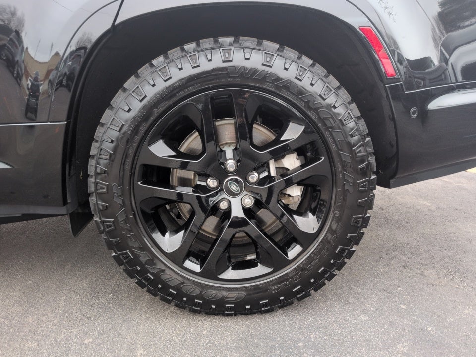 2025 Land Rover Defender 130 P400 Outbound