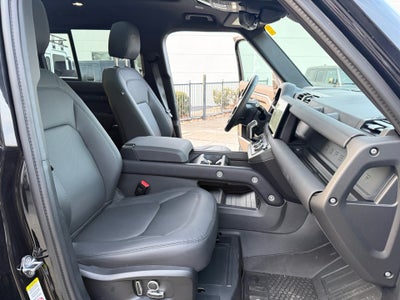 2025 Land Rover Defender 130 P400 Outbound