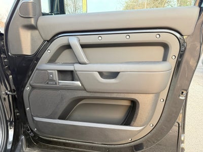 2025 Land Rover Defender 130 P400 Outbound