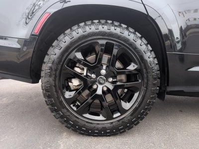 2025 Land Rover Defender 130 P400 Outbound