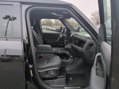 2025 Land Rover Defender 130 P400 Outbound