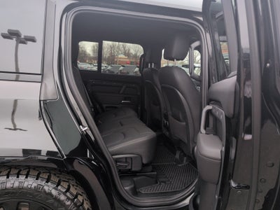 2025 Land Rover Defender 130 P400 Outbound