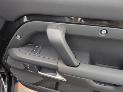 2025 Land Rover Defender 130 P400 Outbound